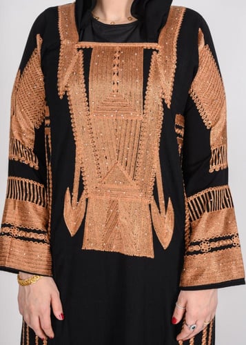 جلابية بالهوية التراثية السعودية