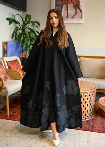 عباية كتان ملكي بنقوش الزهور الهندسية مع طرحه