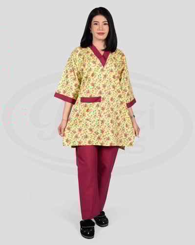 زي عامله مريح بألوان زاهية بالورد