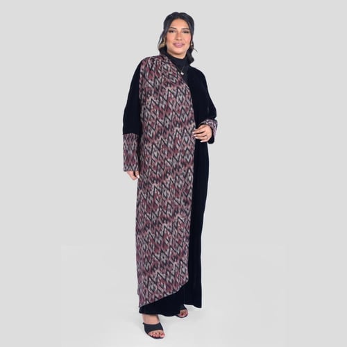 عباية لف مخمل شتوي مع شال كشميري على الصدر و الأكم...