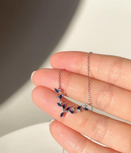 قلادة فضة ياقوت