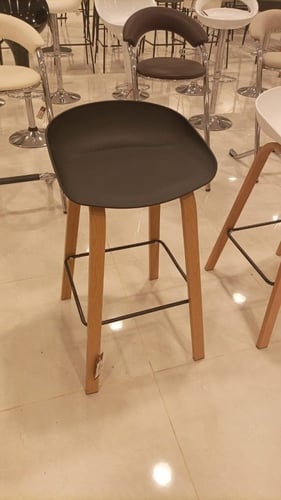 كرسي بار خشب منجد