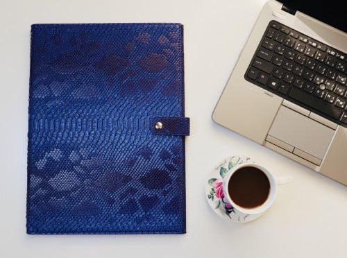 ملف ازرق باثيون