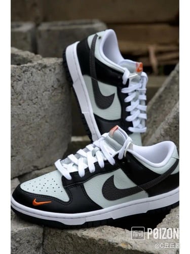 Dunk Low Mini Swoosh