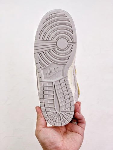 Off white x dunk low Yellow