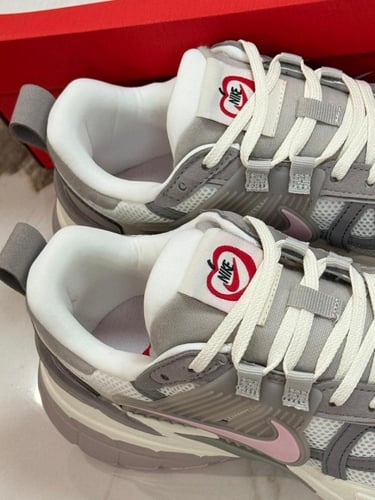 Nike Wmns V2K Run Valentines Day 2025 Women