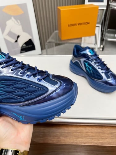 LV Discovery lace up