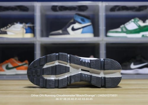 ON Running Cloudmonster Waterproof