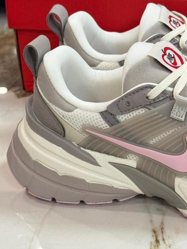 Nike Wmns V2K Run Valentines Day 2025 Women