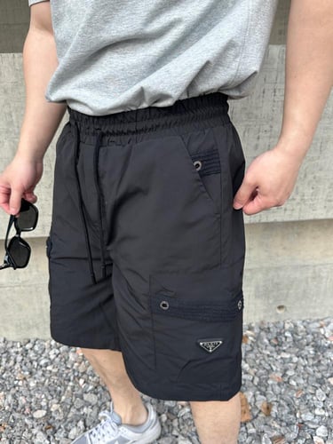 prada multi-pocket logo shorts 16