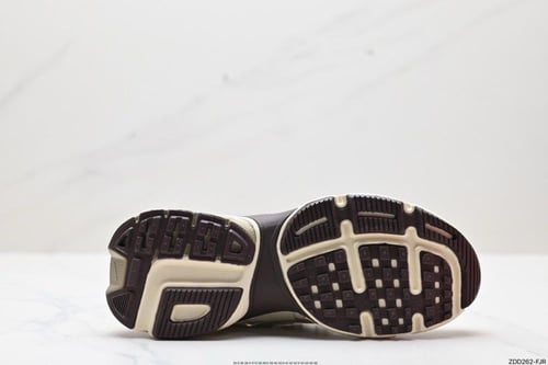 Nike V2K Orewood run in Brown