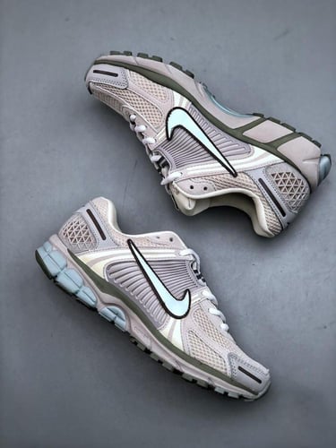 Nike zoom vomero 5