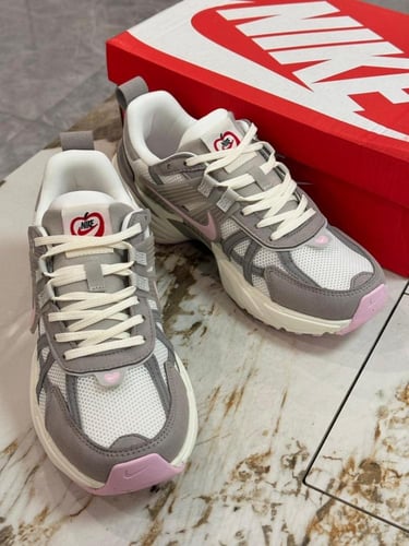 Nike Wmns V2K Run Valentines Day 2025 Women