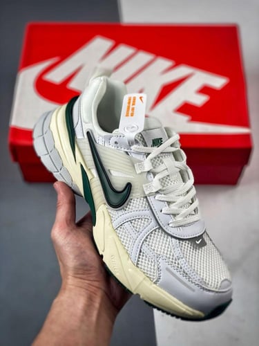 Nike V2k RUN White/Dark Green