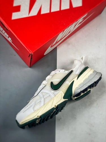 Nike V2k RUN White/Dark Green