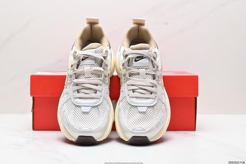 Nike V2K Orewood run in Brown