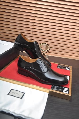 Gucci shose