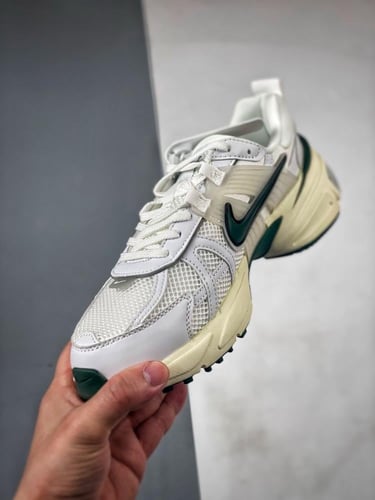 Nike V2k RUN White/Dark Green
