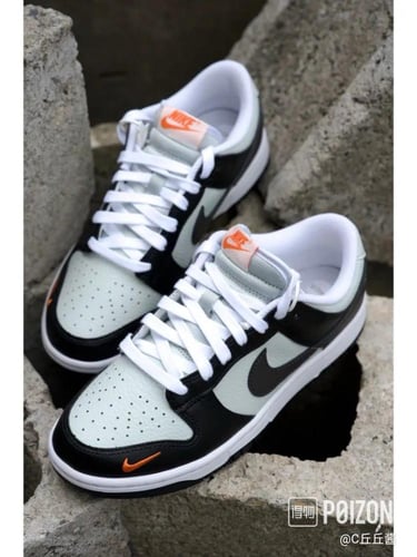 Dunk Low Mini Swoosh