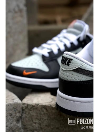Dunk Low Mini Swoosh