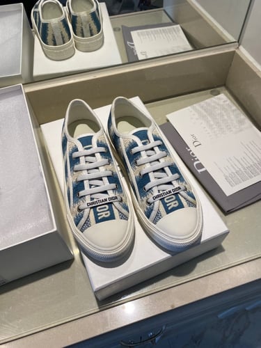 Dior walk’n’dior