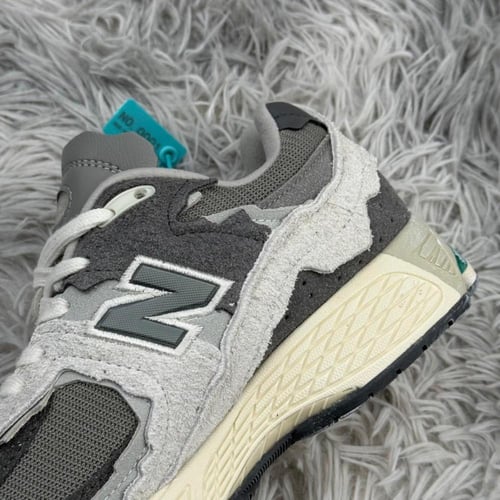 New balance 2002R