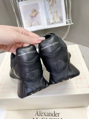 ALEXANDER MCQUEEN Sprint Runner Sneakers