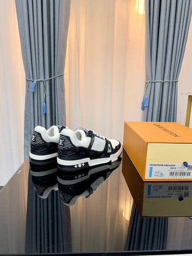 Louis Vuitton Black trainer
