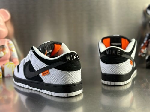 Nike SB Dunk Low x TIGHTBOOTH 'White Black'