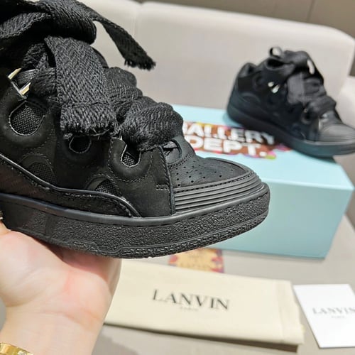 Lanvin curb