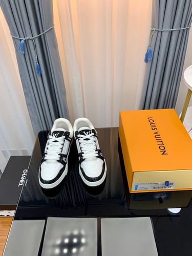 Louis Vuitton Black trainer