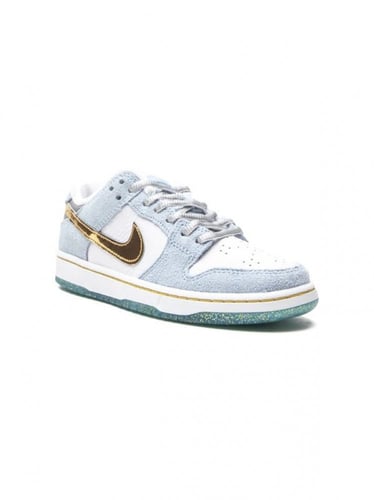 Nike SB Dunk Holiday Special