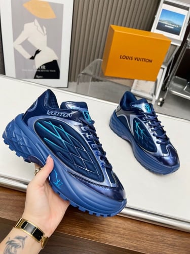 LV Discovery lace up