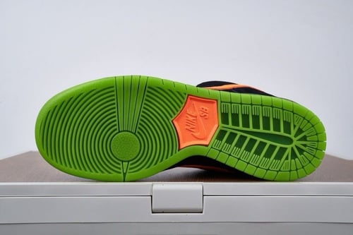 Nike SB Dunk Low Night of Mischief Halloween