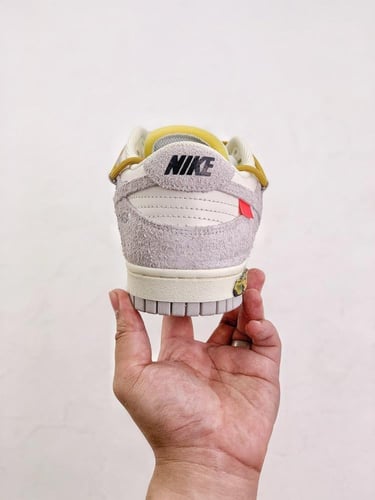 Off white x dunk low Yellow
