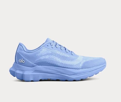 alo yoga runner Clear Blue حذاء سماوي رياضي