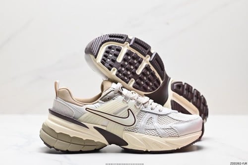 Nike V2K Orewood run in Brown