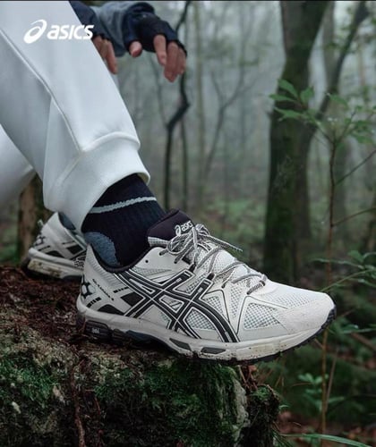 ASICS Gel‑Kahana 8 'Black and White