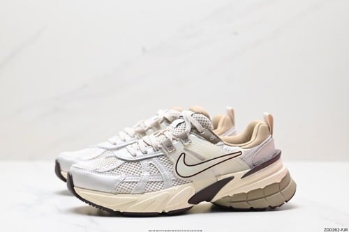 Nike V2K Orewood run in Brown