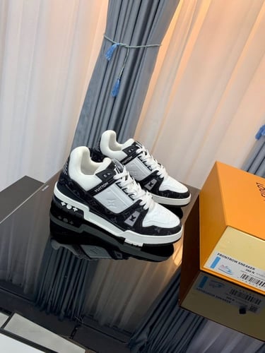 Louis Vuitton Black trainer