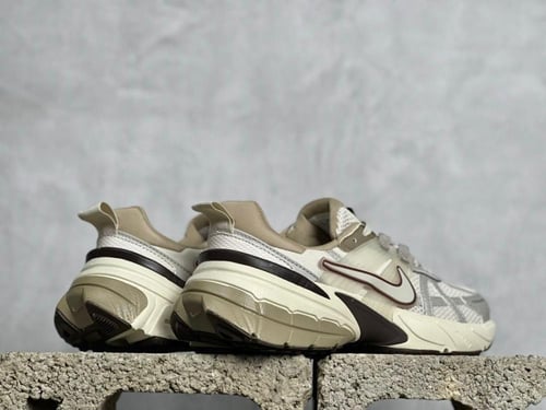 Nike V2K Run Pure Platinum / Metallic Silver