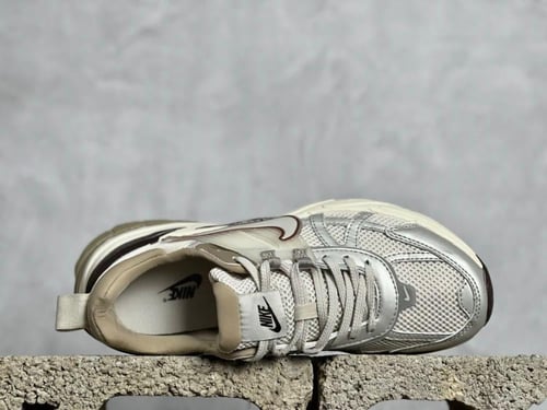 Nike V2K Run Pure Platinum / Metallic Silver