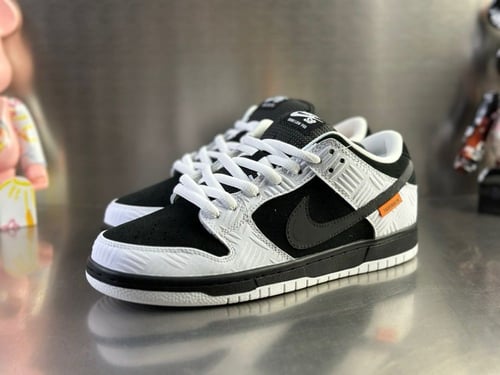 Nike SB Dunk Low x TIGHTBOOTH 'White Black'
