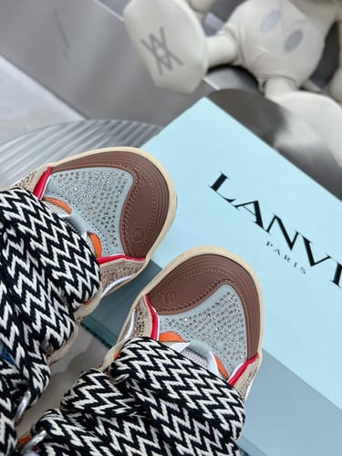 Lanvin curb