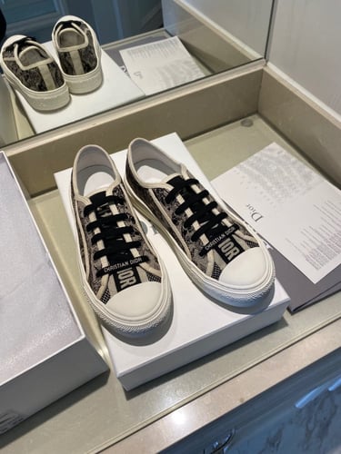 Dior walk’n’dior