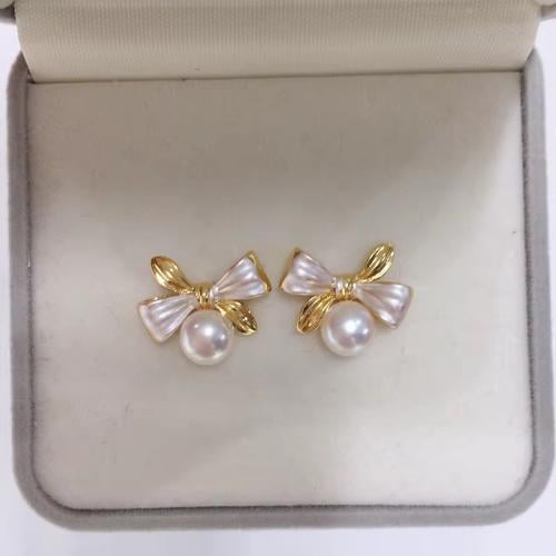 حلق مطلي ذهب مع لؤلؤ تصميم أنيق