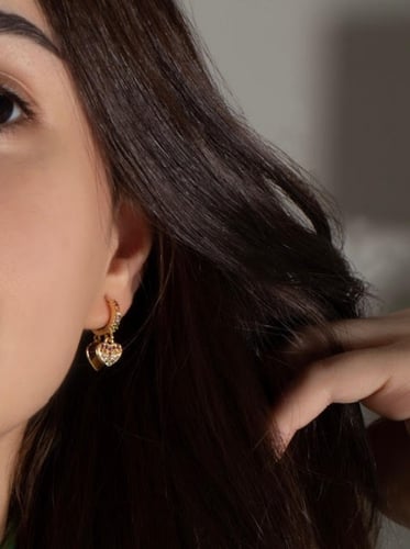 حلق قلب ملون مطلي ذهب