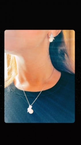 طقم فضة تصميم لؤلؤ مع وردة