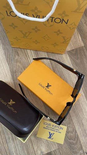 نظارات LOUIS VUITTON -نسائية - مع الملحقات