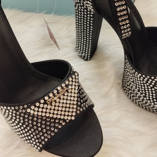 صندل كعب اسود نسائي